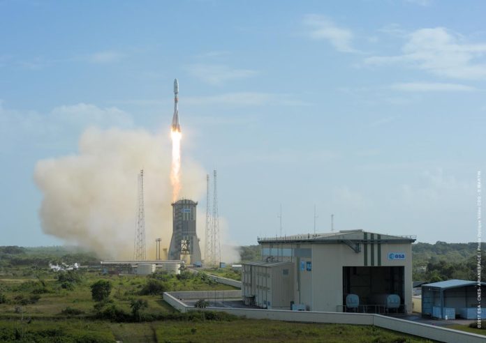 Décollage toit CDLS VS17 le 18/05/2017 SES-15 бе успешно изведен в орбита, първият хибриден GEO сателит на SES изведен на борда на „Союз“