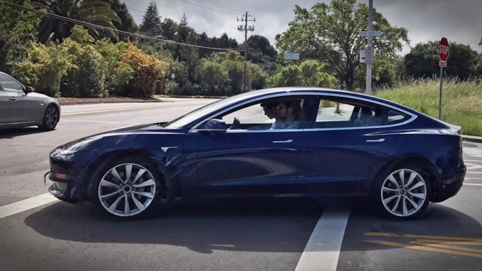 s-960 Доходът на Tesla е нараснал двойно до $2,7 милиарда, а производството на Model 3 започва през юли