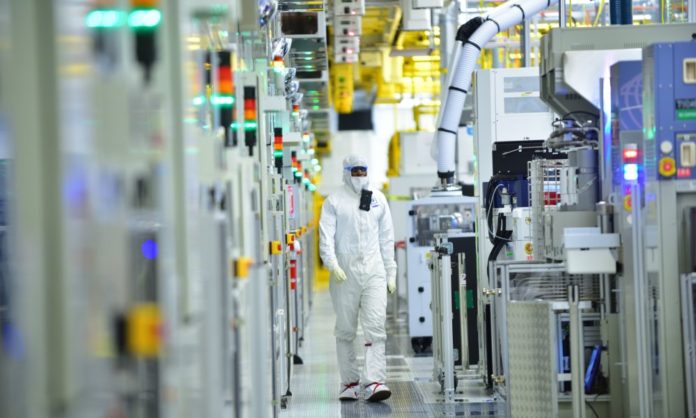 Intel: работата върху процесорите Cannon Lake върви по план
