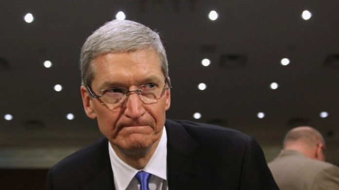 Служителите на Apple продават конфиденциални данни на клиенти