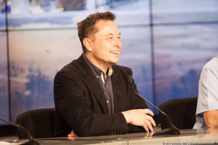 Falcon Heavy 1 Илън Мъск: Falcon Heavy ще бъде изстреляна още тази есен