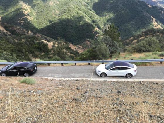 Нови снимки на Tesla Model 3 отвътре и отвън: няма автомобилно табло
