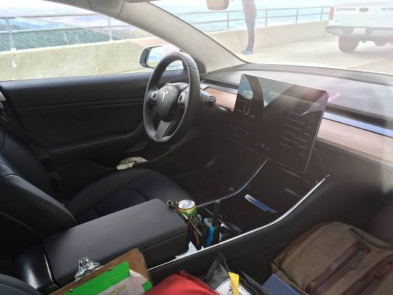 Нови снимки на Tesla Model 3 отвътре и отвън: няма автомобилно табло