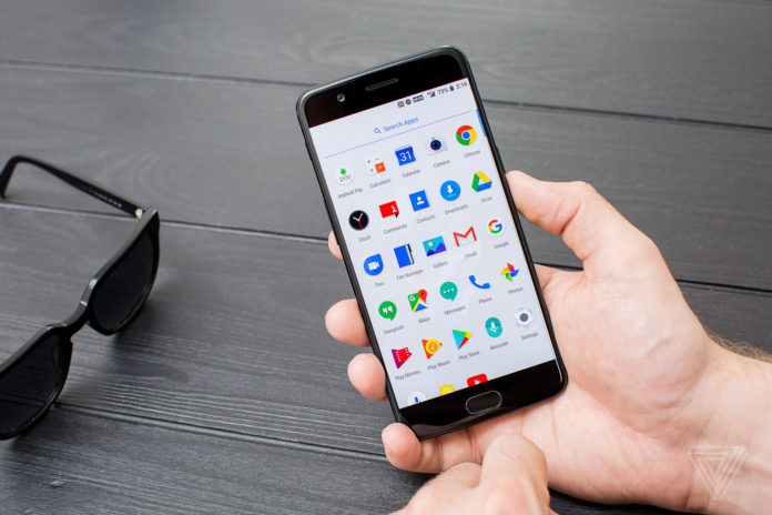XDA Developers счита, че OnePlus 5 е с изкуствено завишена производителност