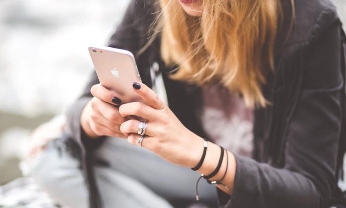 Ще купуват ли потребителите новия iPhone ако той е по-скъп от 1000 долара