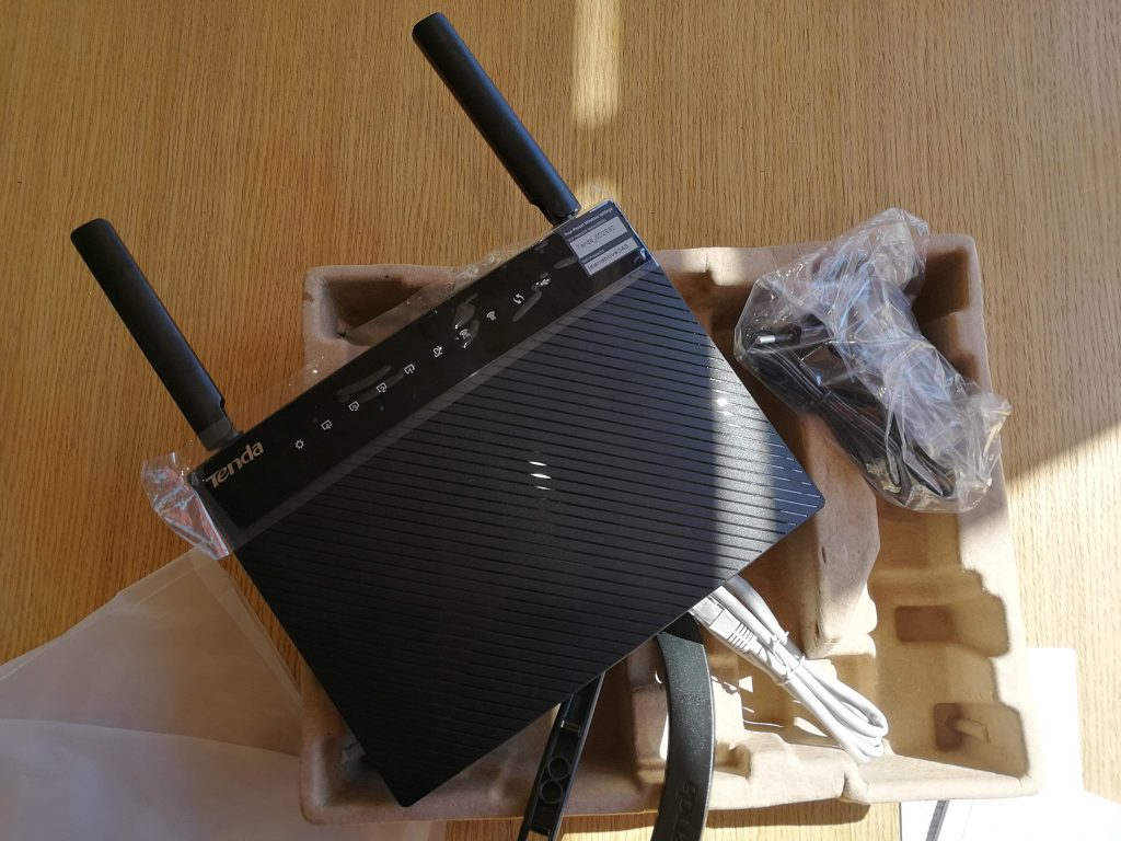 Ревю на безжичните рутери Tenda AC9 и N300 VoIP GPON