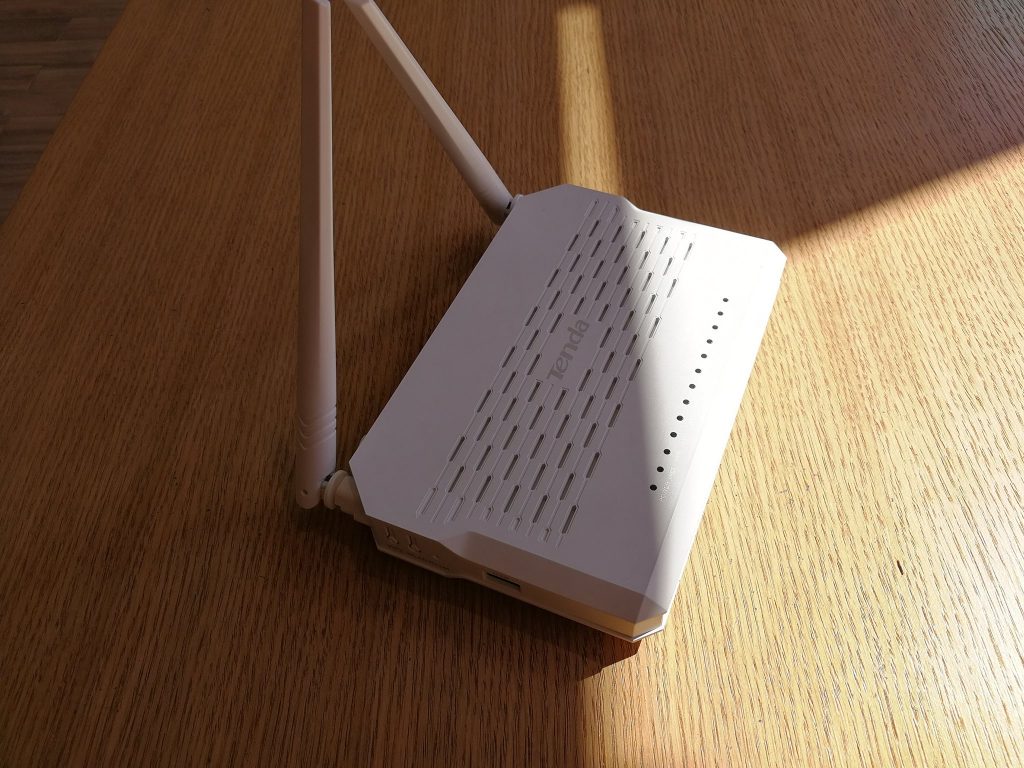 Ревю на безжичните рутери Tenda AC9 и N300 VoIP GPON