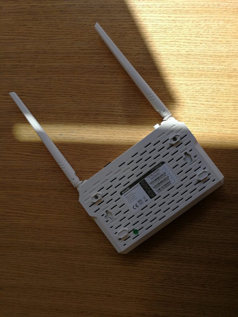 Ревю на безжичните рутери Tenda AC9 и N300 VoIP GPON