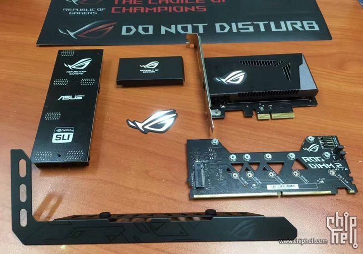 Снимки на разопакованата дънна платка ASUS ROG X399 Zenith Extreme