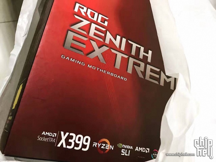 Снимки на разопакованата дънна платка ASUS ROG X399 Zenith Extreme