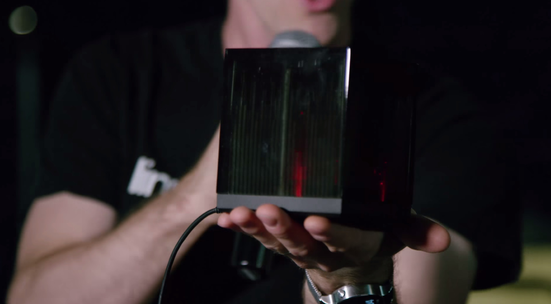 AMD показа компактната видеокарта RX Vega Nano и холографското устройство Radeon Holocube