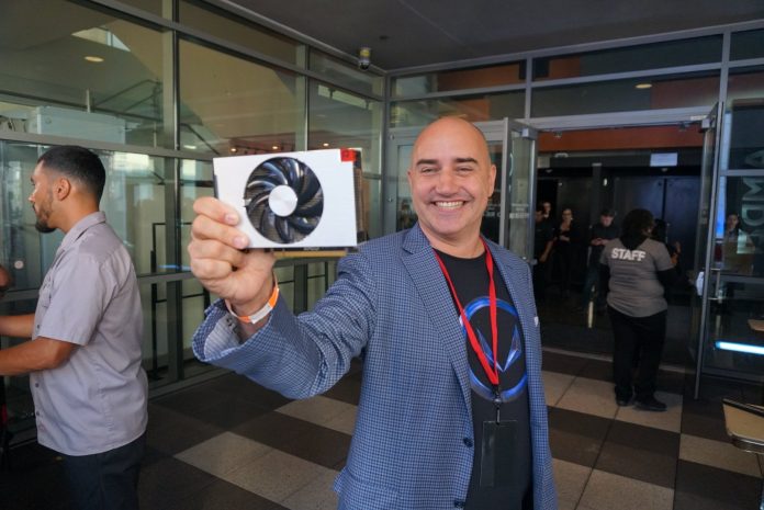 AMD-Vega-Nano AMD показа компактната видеокарта RX Vega Nano и холографското устройство Radeon Holocube
