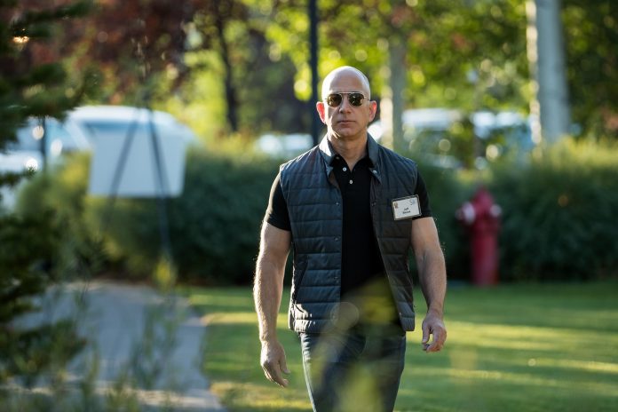 Bezos Капитализацията на Amazon за първи път превиши половин трилион американски долара