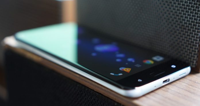Смартфонът HTC U11 увеличи печалбата на HTC с 52%