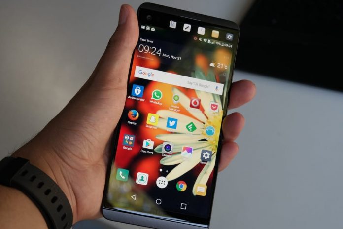 LG-V30-Photo-1 Нови снимки на LG V30: стилният убиец на iPhone 8 и Galaxy Note 8