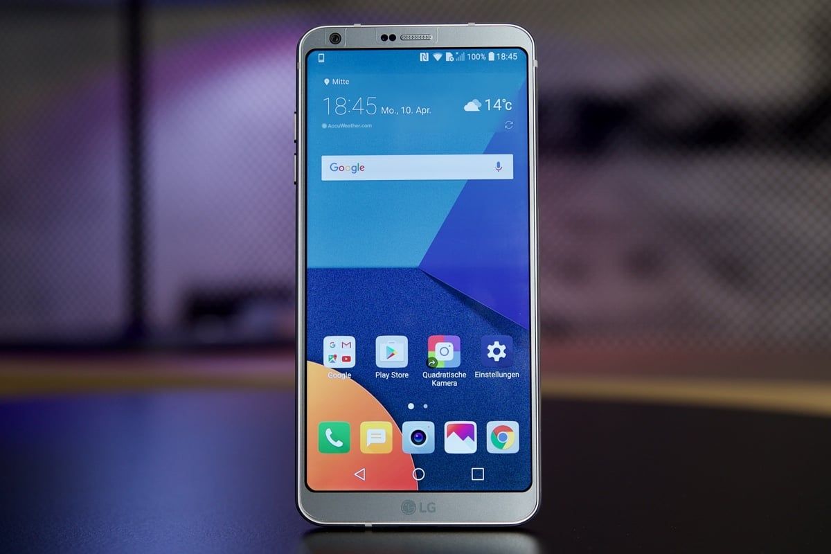 Нови снимки на LG V30: стилният убиец на iPhone 8 и Galaxy Note 8