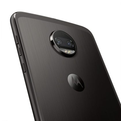 Официален анонс на смартфона Moto Z2 Force