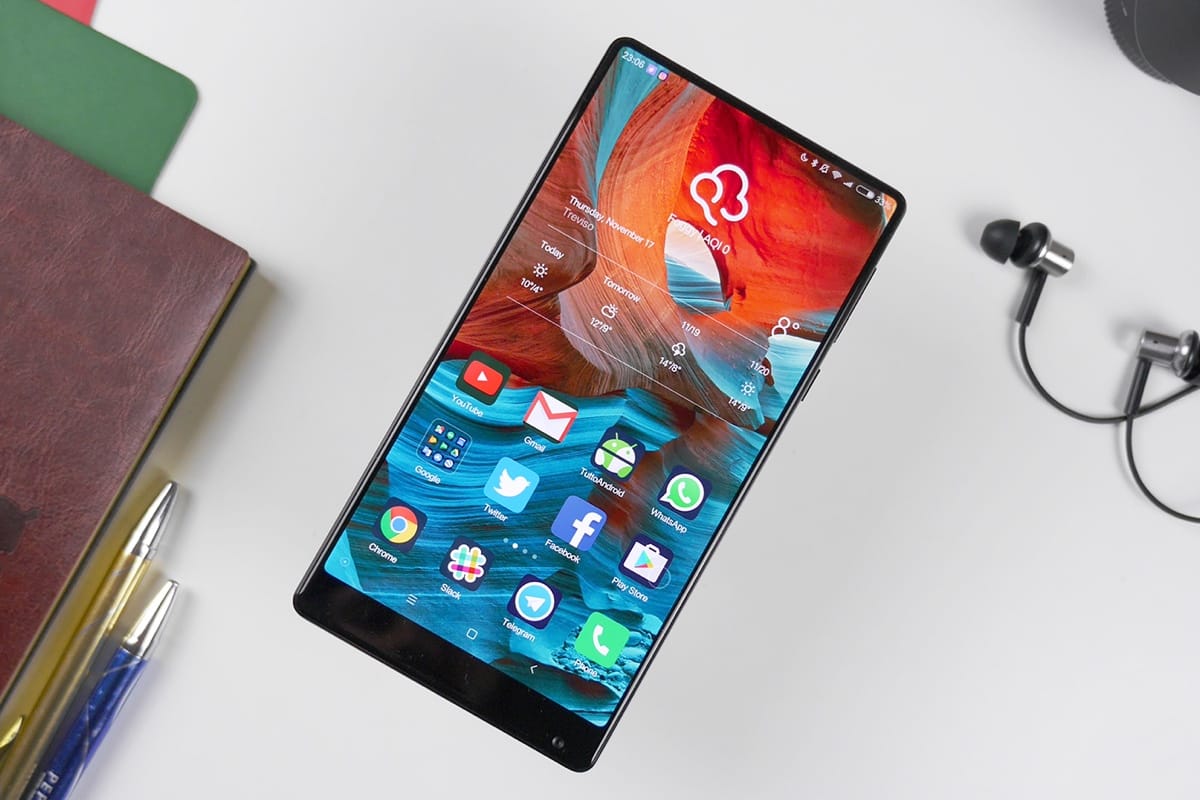 Нови изображения на напълно безрамковия смартфон Xiaomi Mi Mix 2