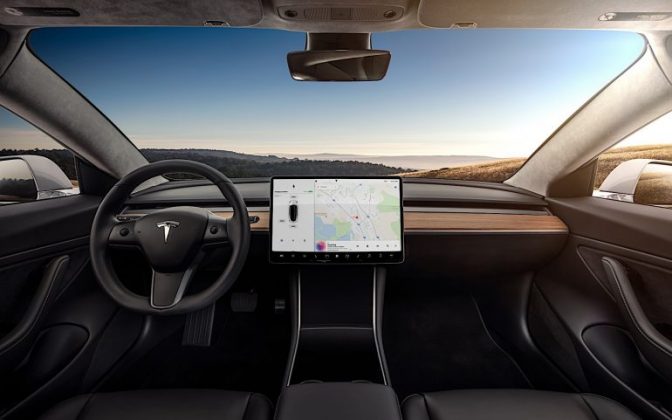 Ето как Tesla започна продажбите на електромобилите Model 3