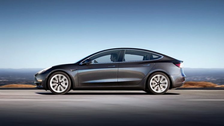 Ето как Tesla започна продажбите на електромобилите Model 3