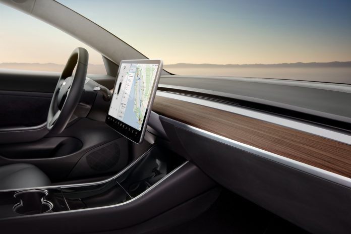 tesla-model-3-interior-1 Продажбите на Tesla Model 3 извън САЩ ще започнат в края на 2018 година