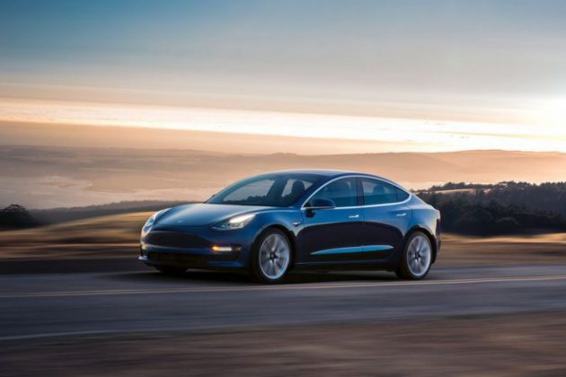 Ето как Tesla започна продажбите на електромобилите Model 3