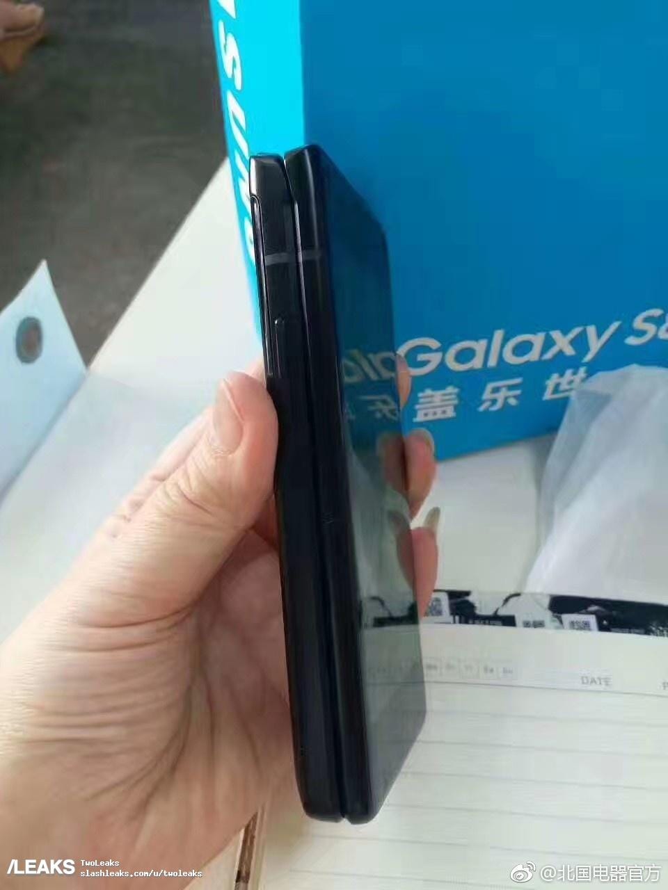 Реални снимки на сгъваемия смартфон на Samsung