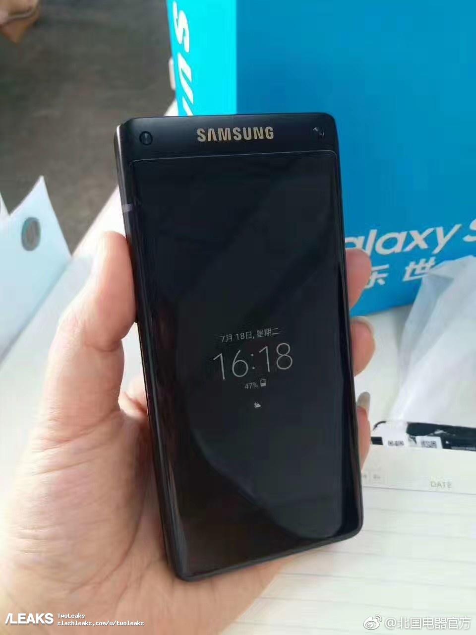 Реални снимки на сгъваемия смартфон на Samsung