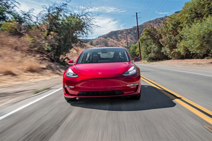 Tesla Model 3 Всеки ден се приемат по 1800 поръчки за закупуването на Tesla Model 3