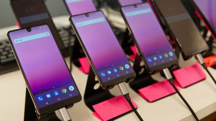 essential_phone_testing Стартъпът на Анди Рубин още нищо не е продал, но вече струва над $1 милиард