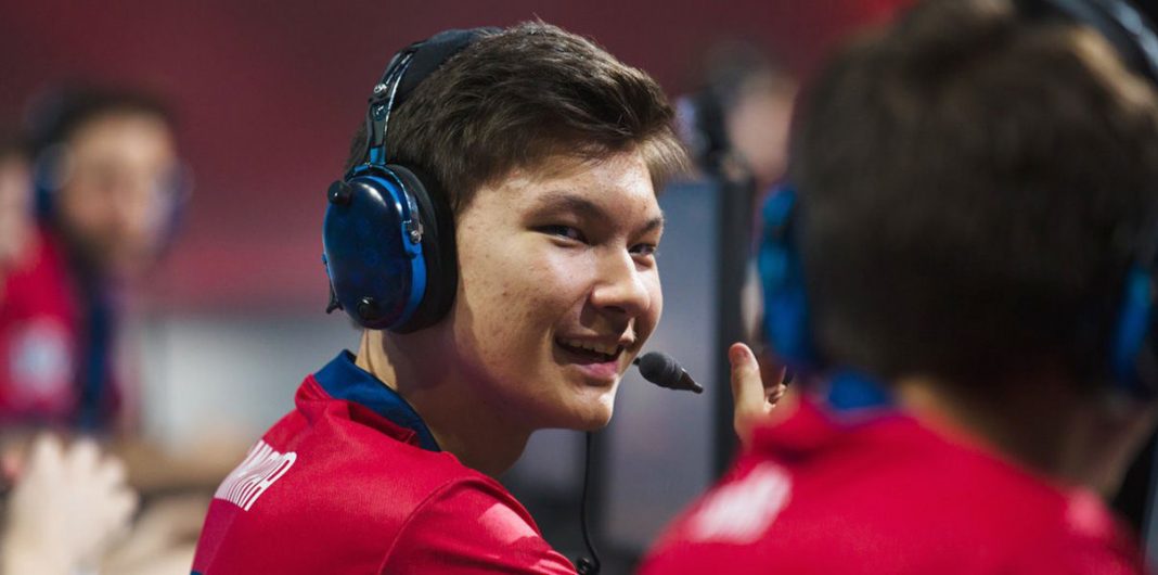 Overwatch Заплатата на 17 годишен Overwatch геймър е $150 000 годишно