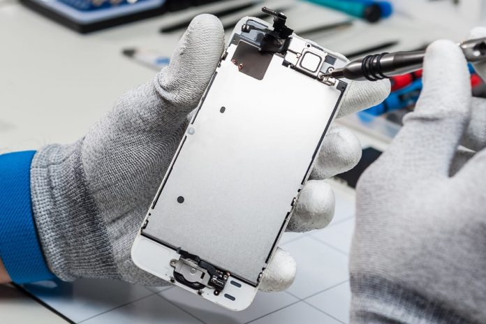 iPhone-repair-2 Apple изненада всички притежатели на iPhone с увеличение цените на ремонтите