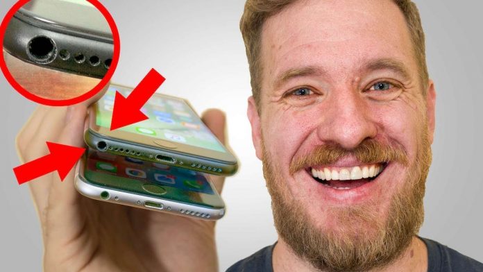 258540 Инженер успя да постави в iPhone 7 жак за слушалки