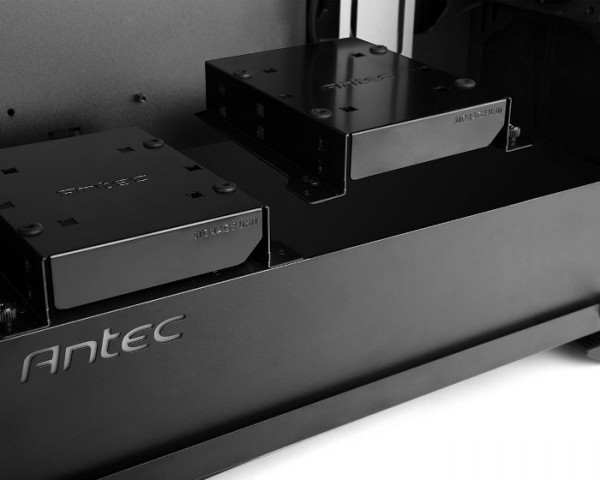 Antec пусна корпуса P110 Luce с врата от закалено стъкло