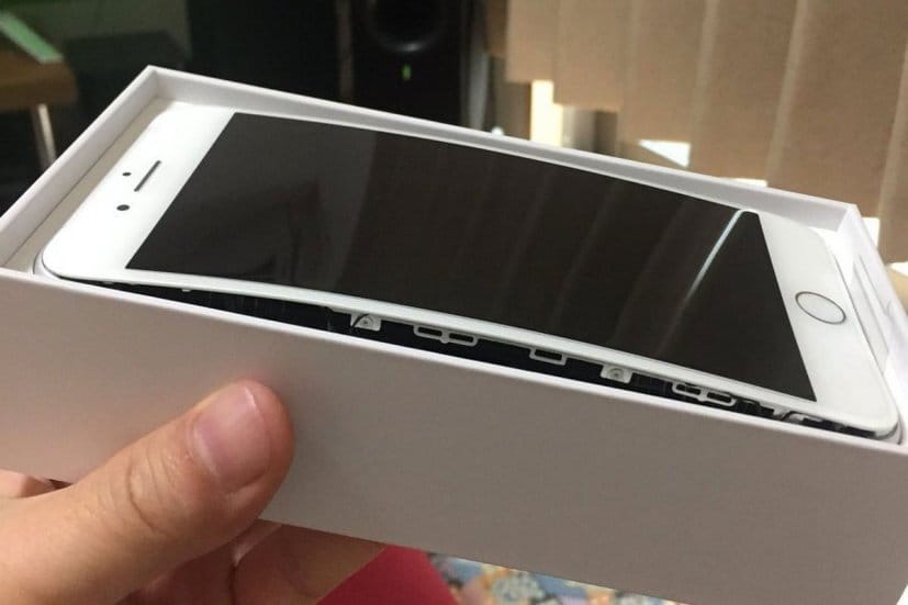 iPhone 8 и iPhone 8 Plus продължават да се издуват