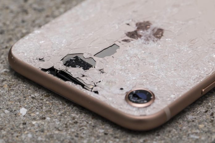 Apple-iPhone-8-Plus-Drop-6 Хиляди потребители се оплакват от счупените стъкла на iPhone 8 и iPhone 8 Plus