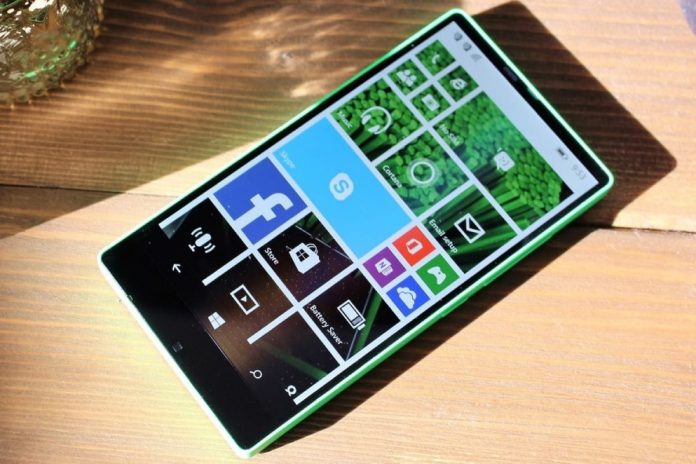 Microsoft-Windows-Phone-7 Microsoft първи е създал революционният безрамков смартфон