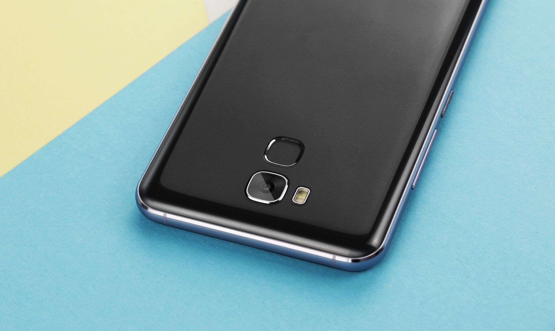 OUKITEL New Device K5000 ще има 5,7-инчов 18:9 дисплей и 5000 mAh батерия