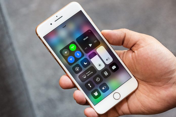 iOS 11.0.2 1 iOS 11.0.2 оправи критичен проблем в новите iPhone 8 и iPhone 8 Plus