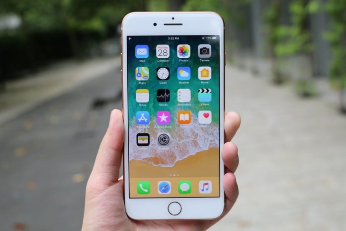 Доказателство, че всички iPhone с iOS 11 могат да следят потребителите и тайно да ги снимат