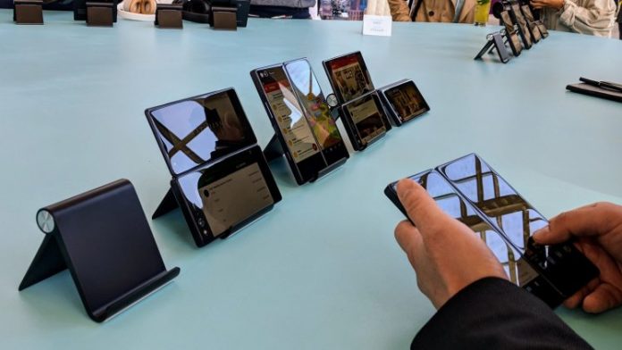 Появиха се скрийншоти от интерфейса на сгъваемия Galaxy X