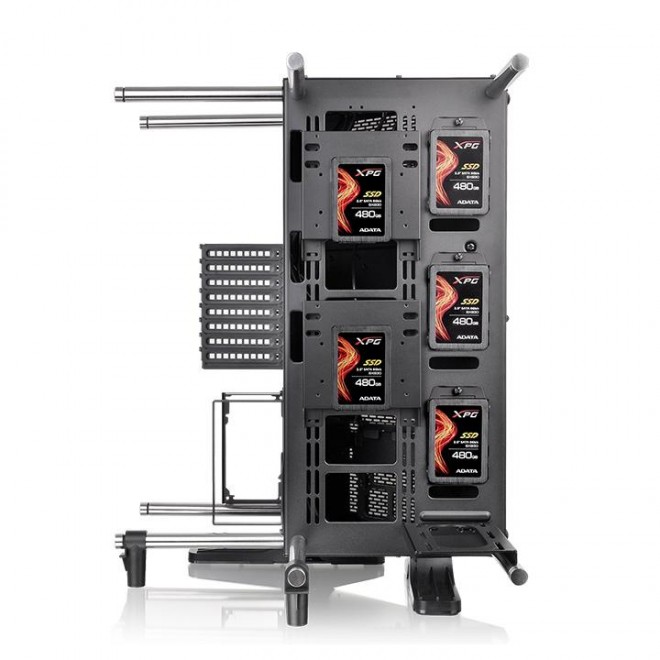 Thermaltake предлага компютърния стенд Core P90