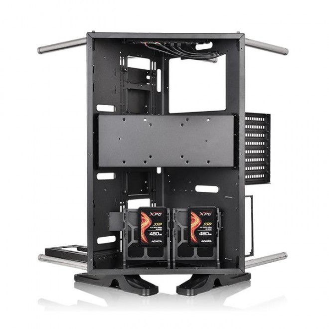 Thermaltake предлага компютърния стенд Core P90