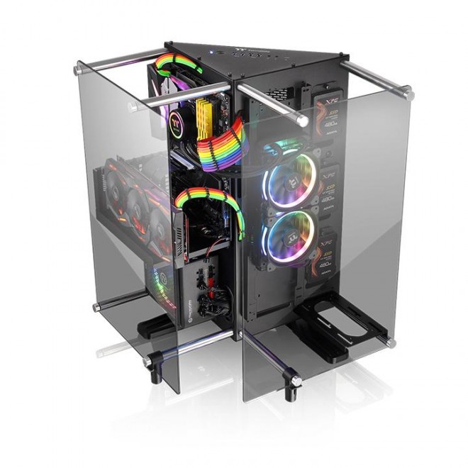 Thermaltake предлага компютърния стенд Core P90