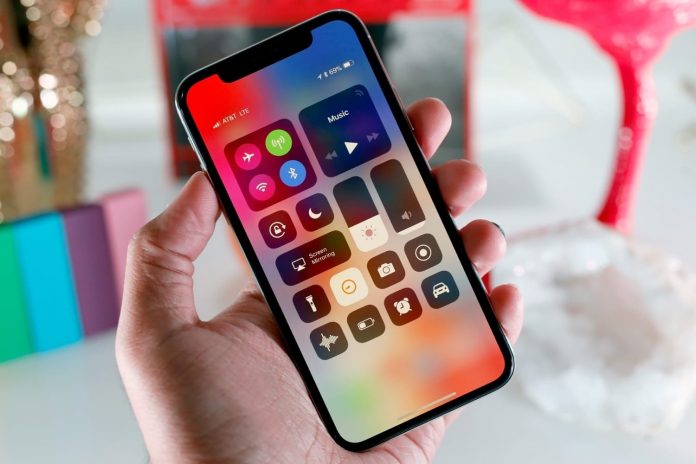 Apple-iPhone-X-6-4 iPhone X започна да причинява болка на собствениците си