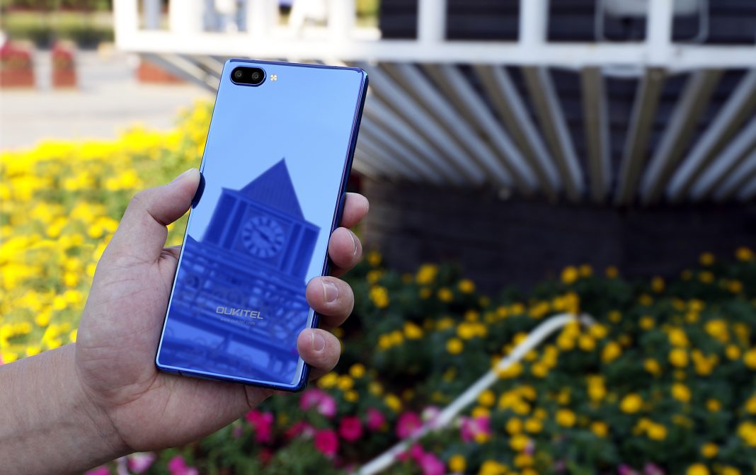 Зашеметяващият OUKITEL MIX 2 излиза до края на ноември