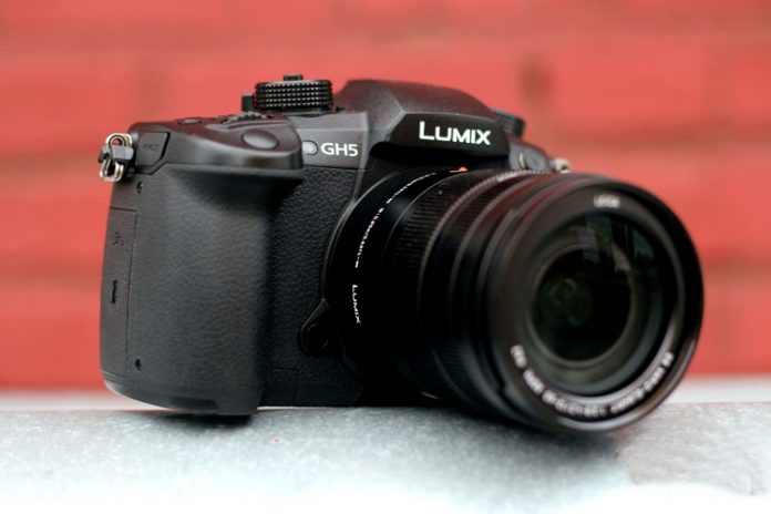 На фотоапарата Panasonic Lumix GH5s се приписва наличието на 10,3-Mp LiveMOS сензор