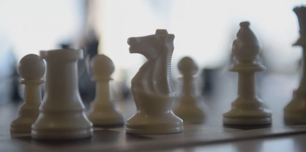 AGZ AlphaGo Zero самостоятелно се научи да играе шах и отново победи всички