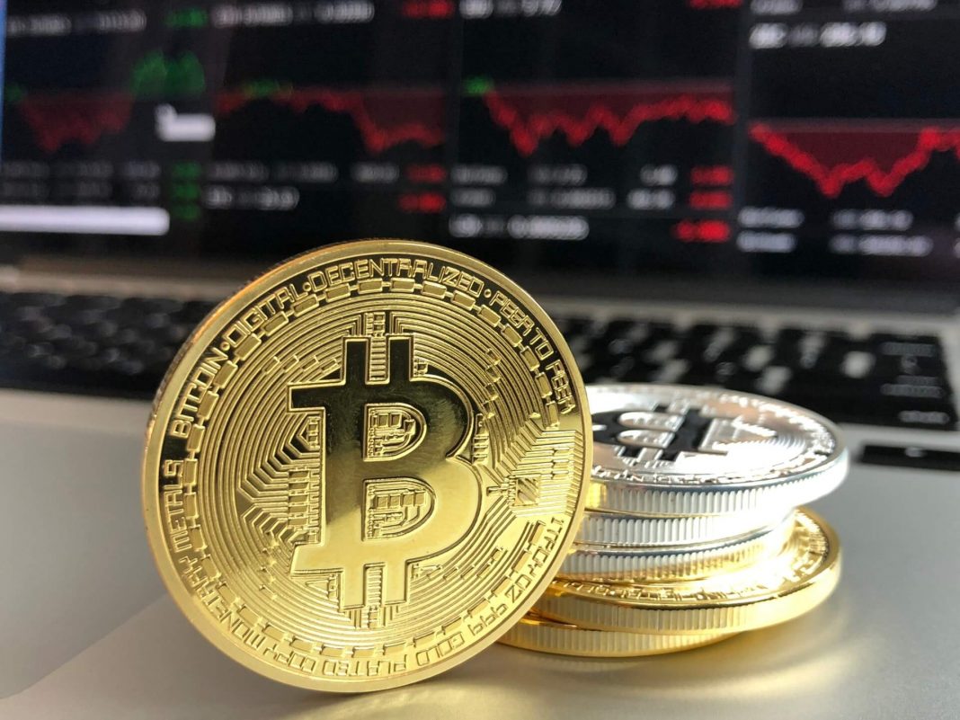 BTC0 Курсът на биткойна наближи $15 000