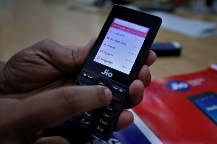 JioPhone-42 Google представи телефон „за истинските мъже“ с цена $25 и с вграден виртуален помощник